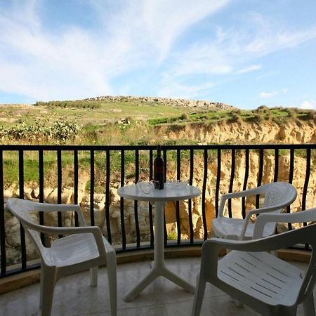 Spacious Apartment In Marsalforn, Gozo Bagian luar foto