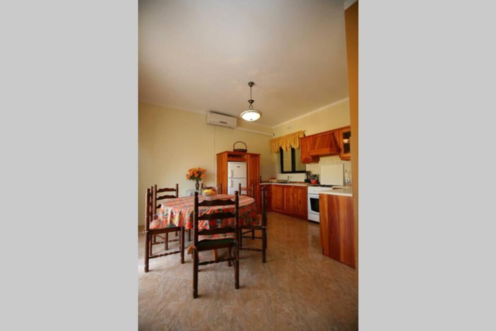 Spacious Apartment In Marsalforn, Gozo Bagian luar foto